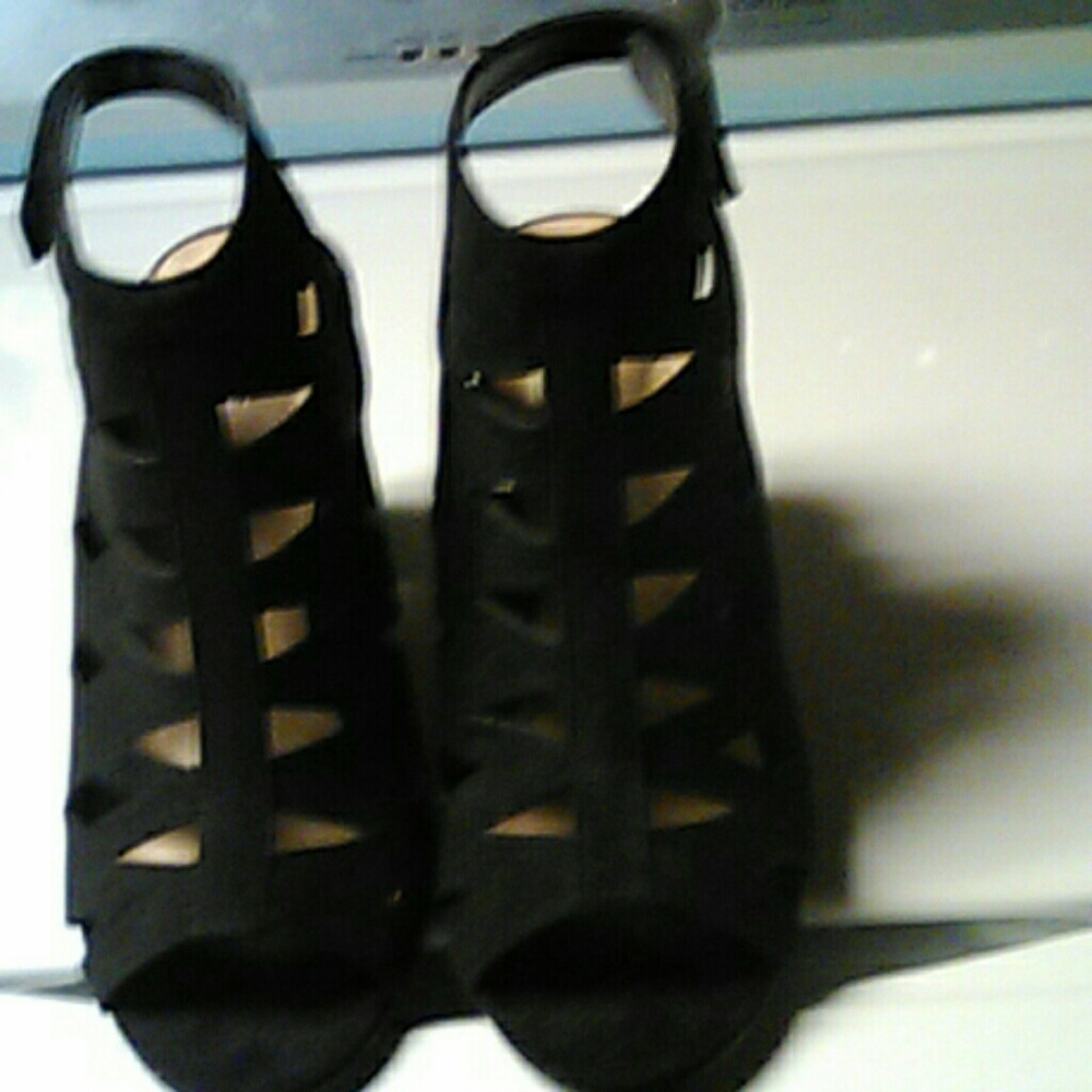 Sandals - Picture 1 of 3